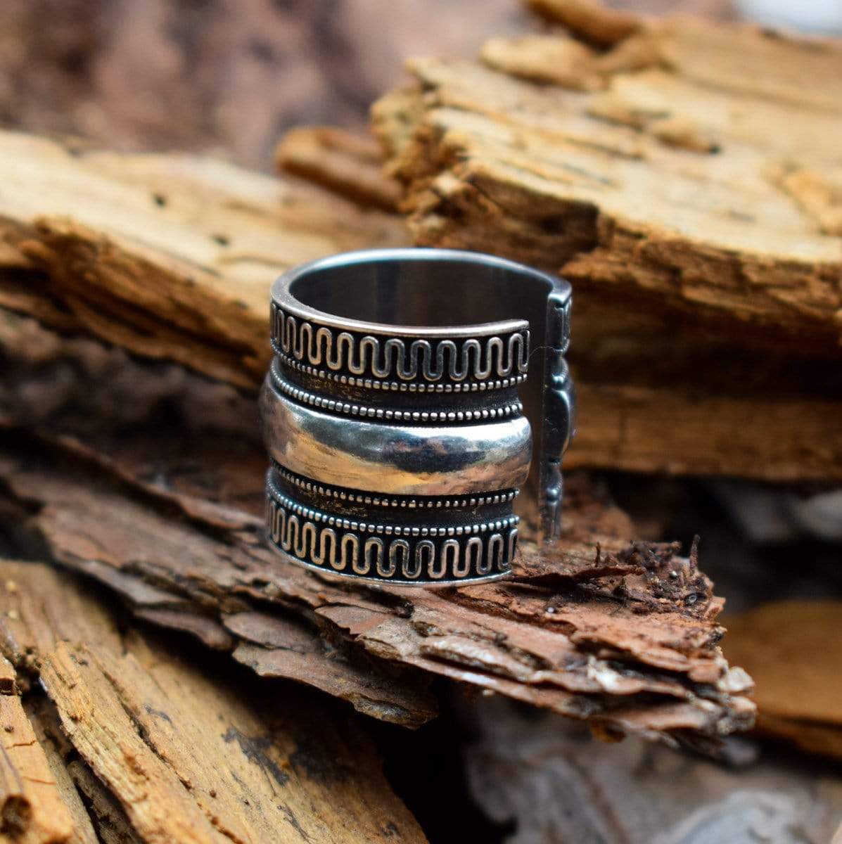 Ethnic ring shiny silver Achilles Ring